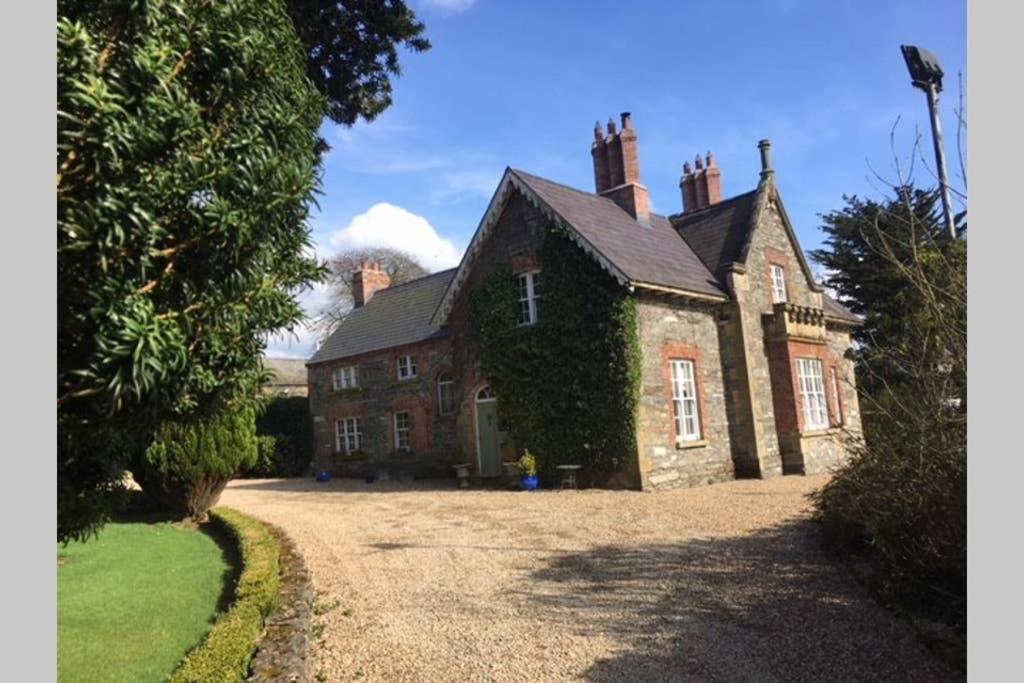 Period Coachhouse Villa Newbliss Exterior foto